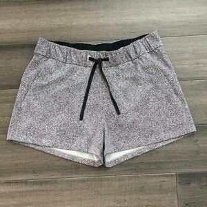 Lululemon On The Fly Short *2.5" size 8